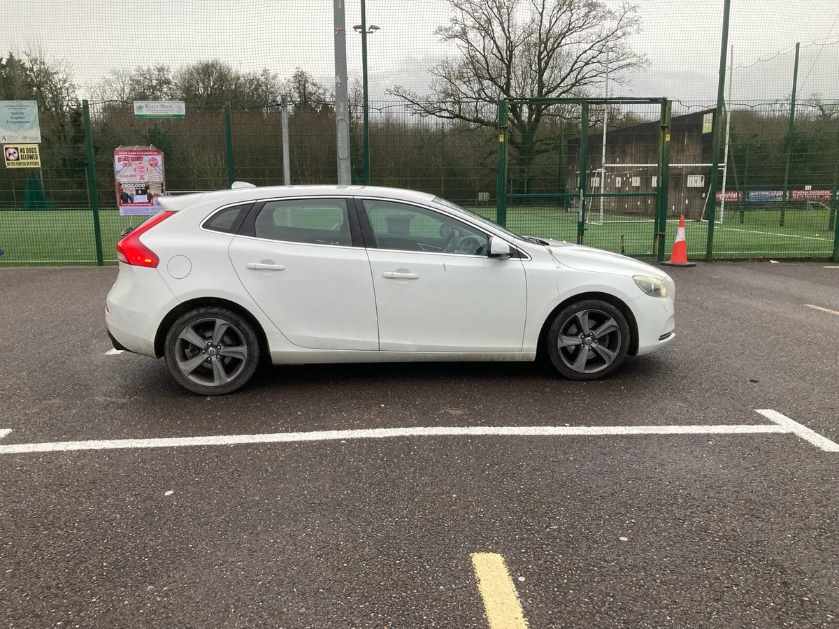 2014 Volvo V40 1.6 Petrol Automatic - Image 2