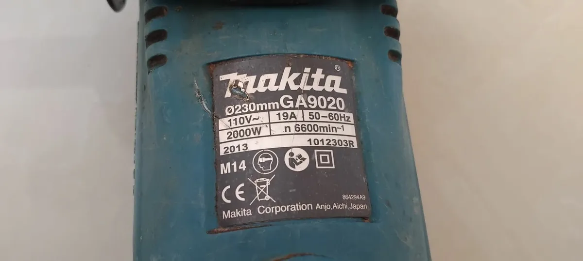 Makita GA9020 230mm 9" Angle Grinder 110v - Image 4