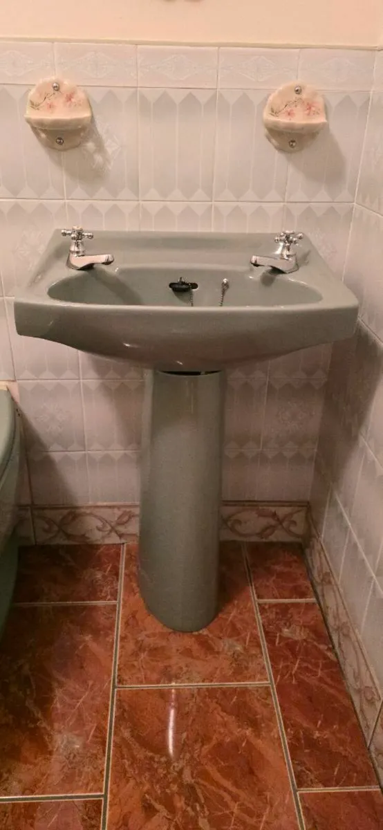 Vintage Avocado Bathroom Suite - Image 2