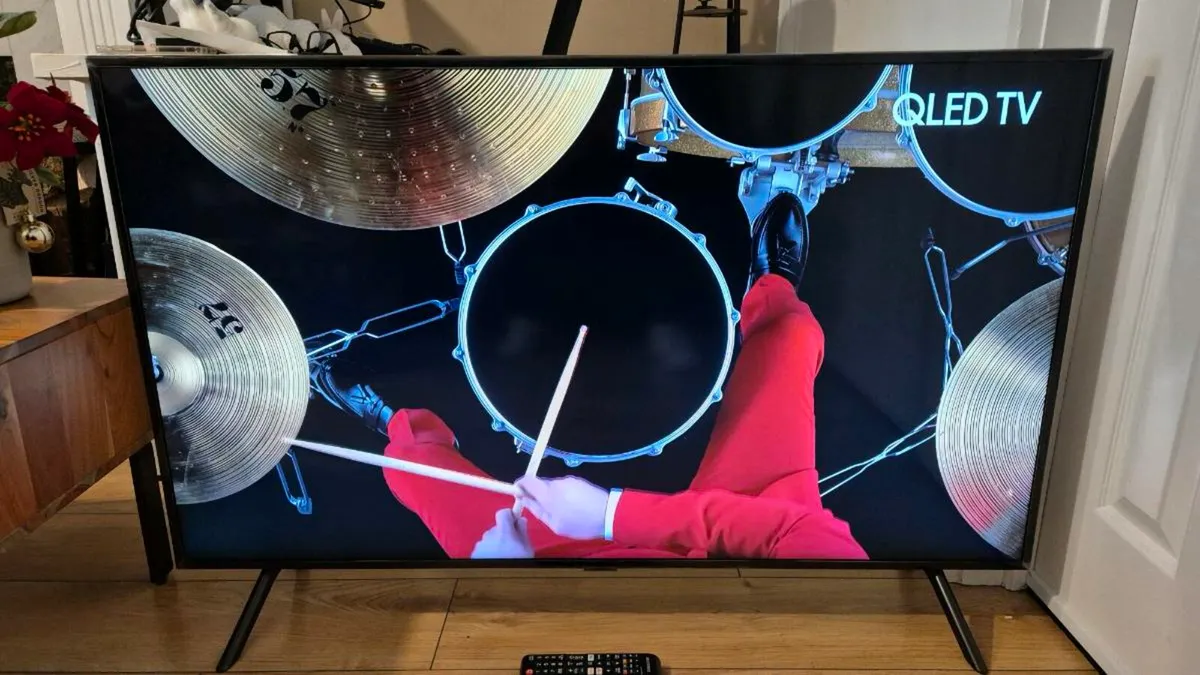 50" Samsung 4K Ultra HD Smart TV - Image 3