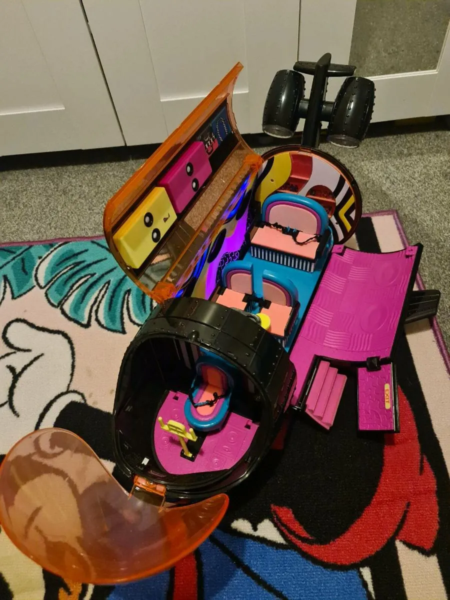 LOL Dolls Airplane MGA Surprise OMG 4in1 Airplane - Image 2