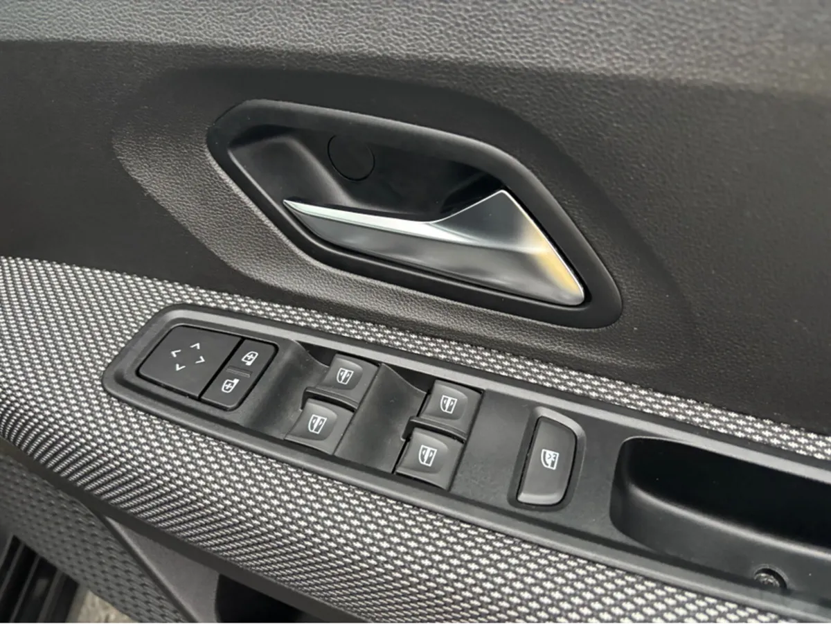 Dacia Sandero COMFORT TCE 90 CVT MY2 MY21.5 5DR Fi - Image 2