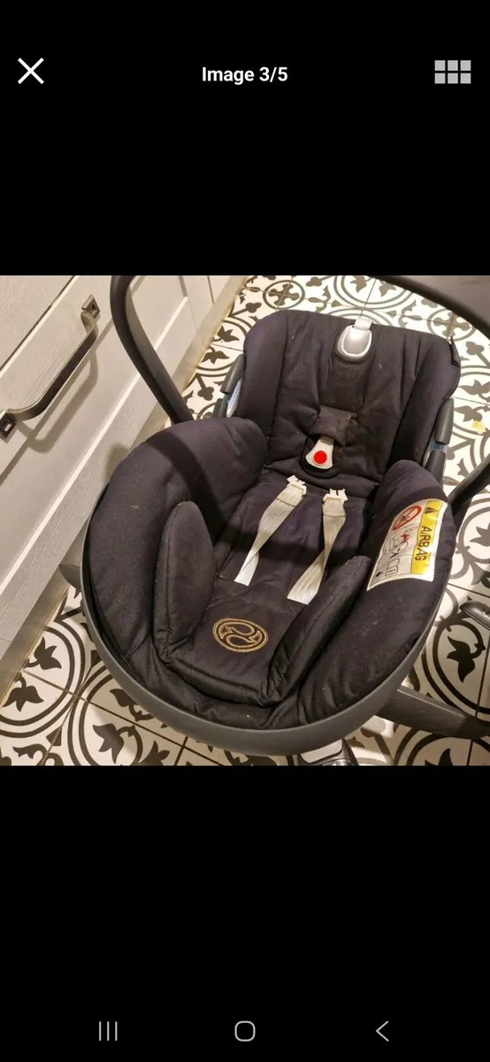 Cybex infant car seat and isofix rotating base - Image 1