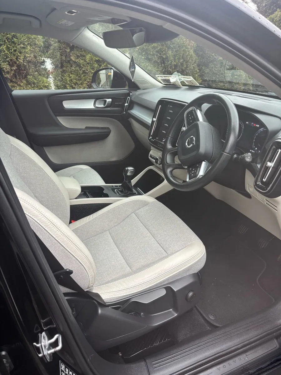 Volvo XC40 T3 Momentum - Image 4