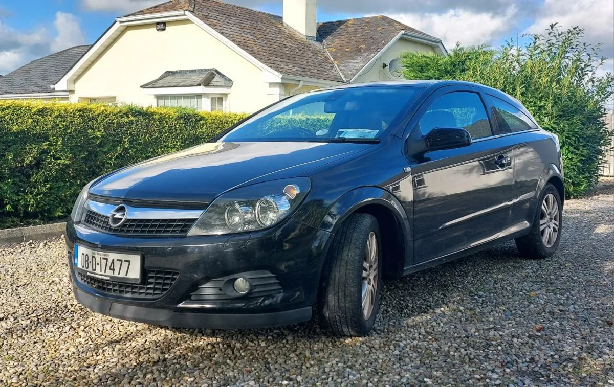 Opal Astra - Image 1