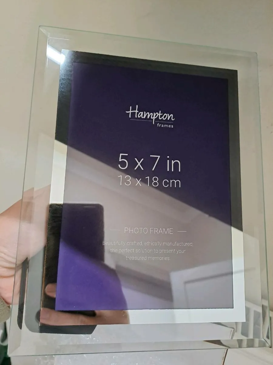 Hampton Frames Glass Photo Frame - Image 2