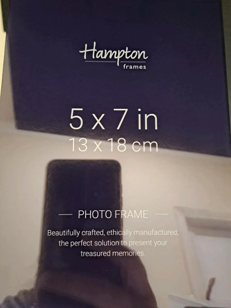 Hampton Frames Glass Photo Frame - Image 3