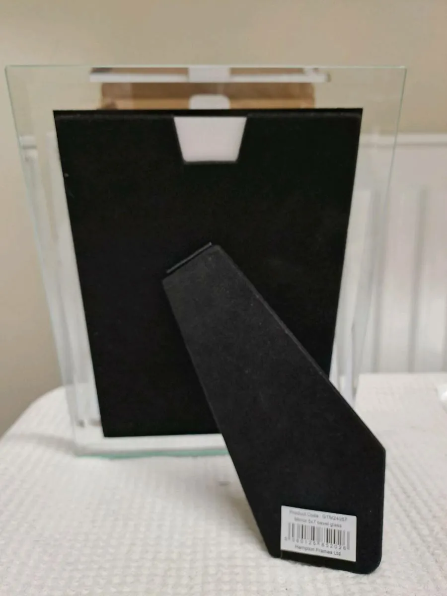 Hampton Frames Glass Photo Frame - Image 4