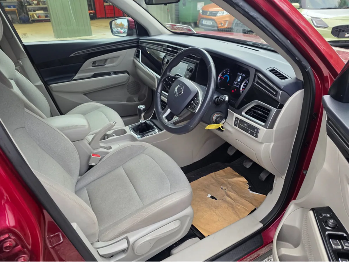 SsangYong Korando 1.6 MT 2WD 4DR - Image 3