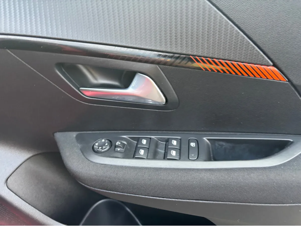 Peugeot 208 ACTIVE 1.2 75 6.4 4DR Finance Availabl - Image 3