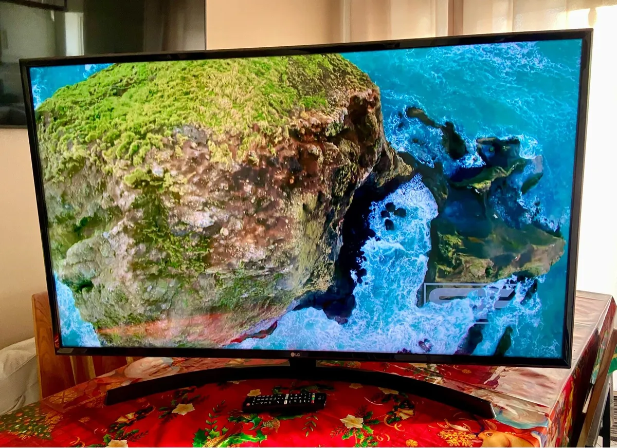 LG 50” 4K smart tv - Image 3