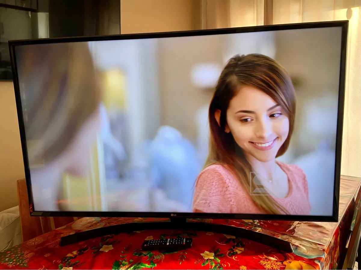 LG 50” 4K smart tv - Image 4