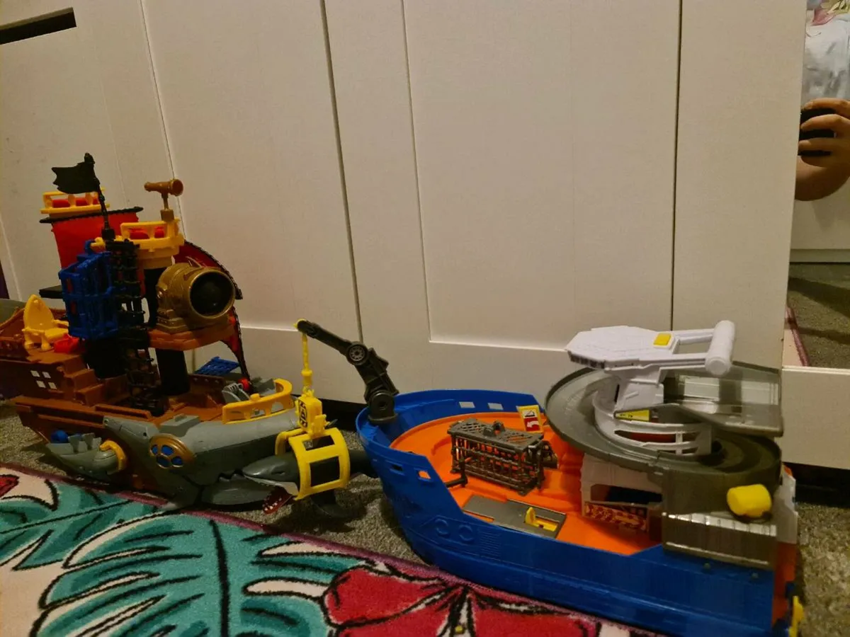 Pirate boat and Fishing boat - Image 1