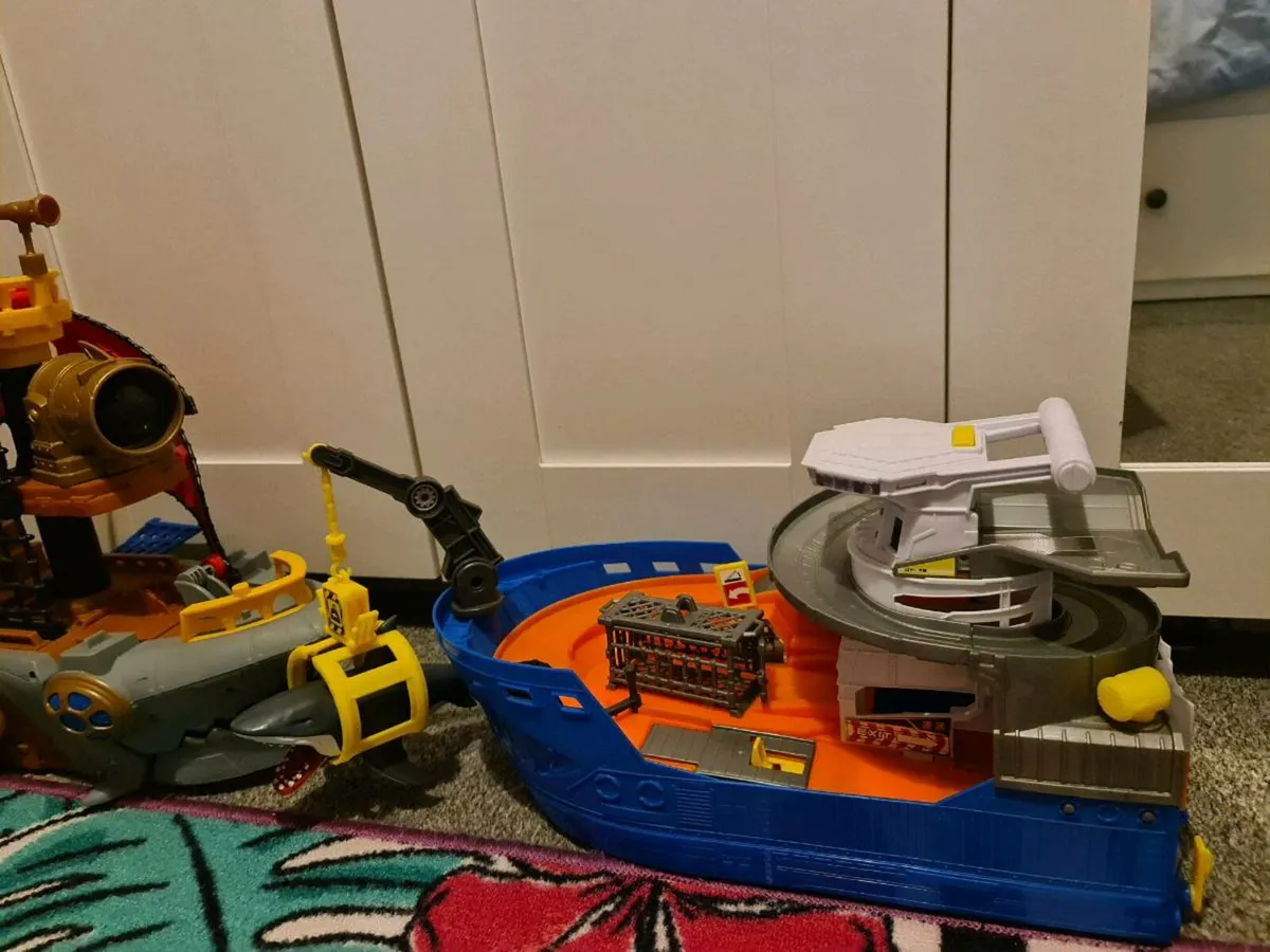 Pirate boat and Fishing boat - Image 2