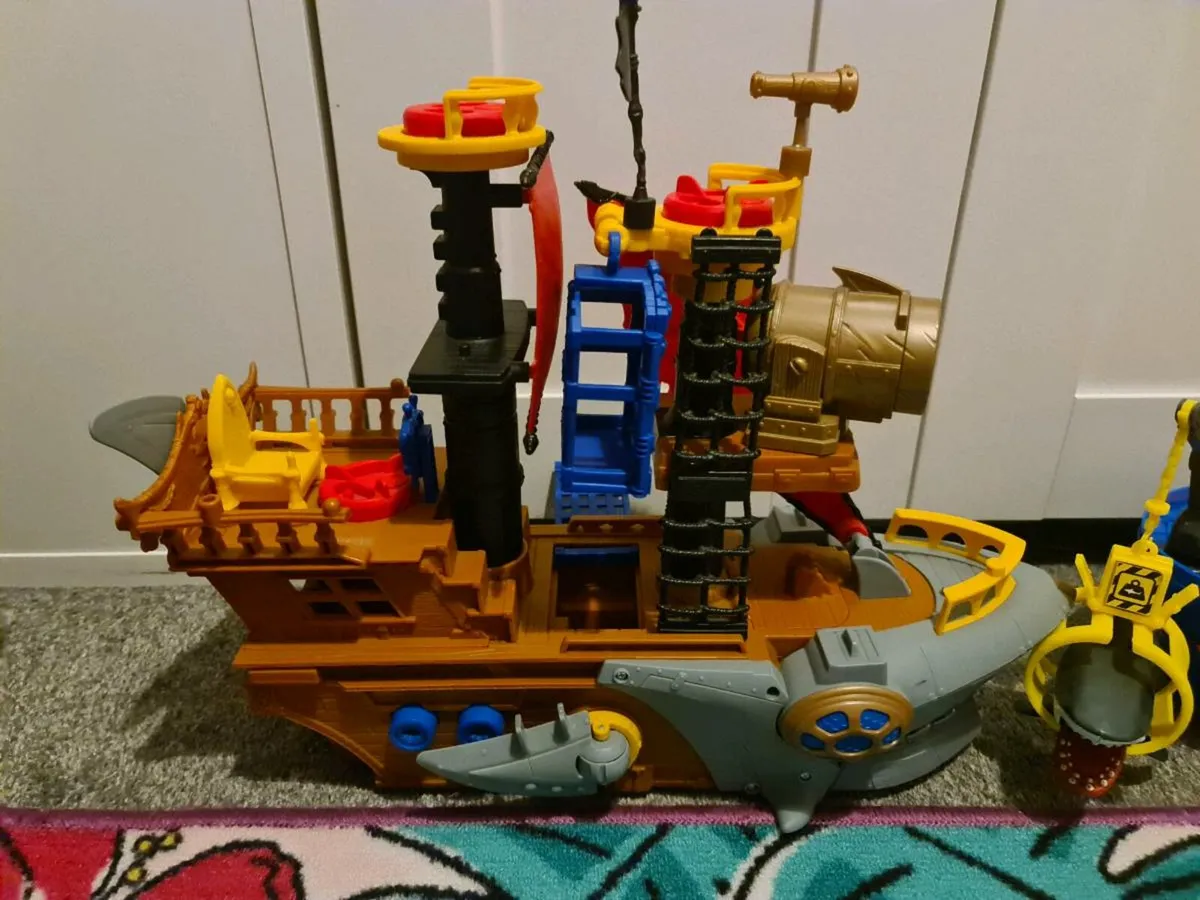 Pirate boat and Fishing boat - Image 3