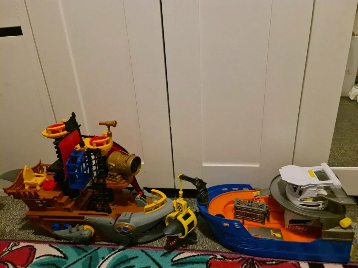 Pirate boat and Fishing boat - Image 4