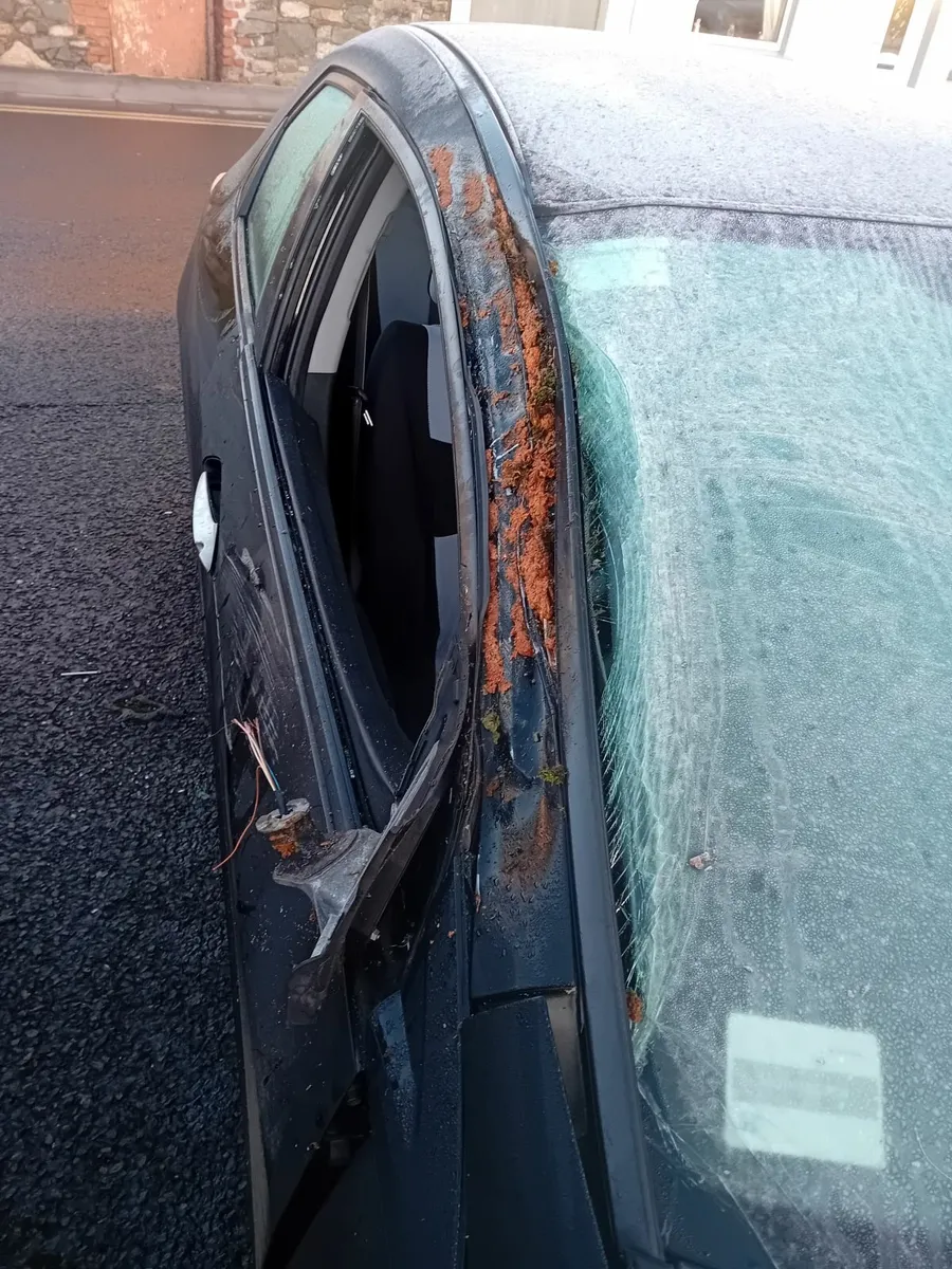 A car for repair or to have parts taken from it - Image 3