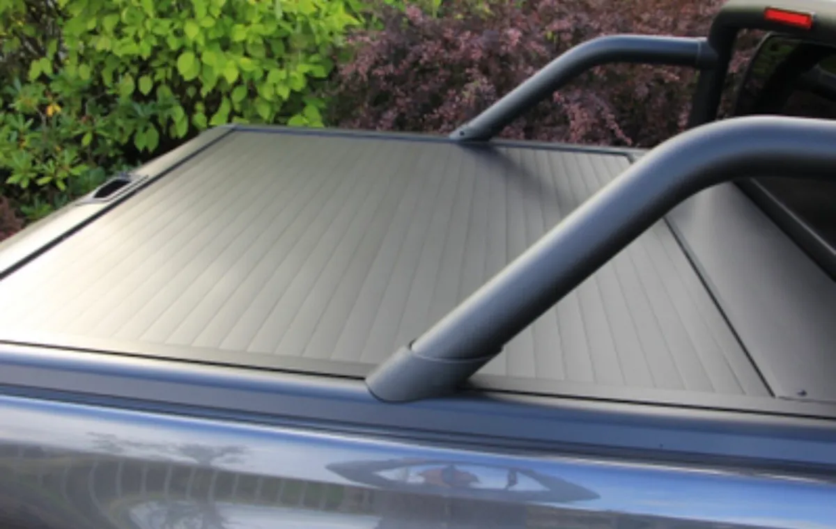 2023 Toyota hilux Roller door with a Rollbar - Image 2