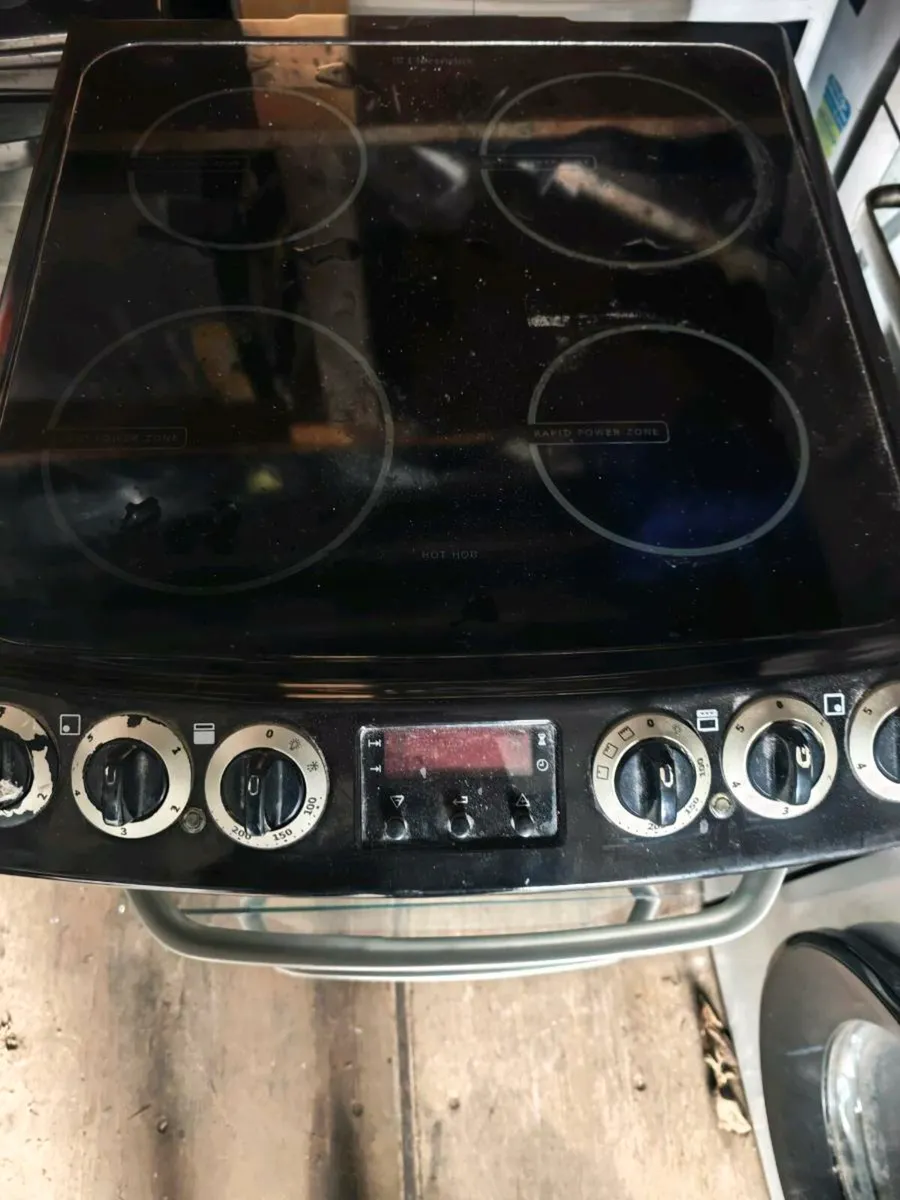 Electrolux free standing cooker - Image 2