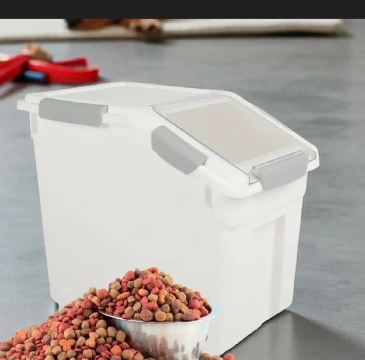 Pet food container