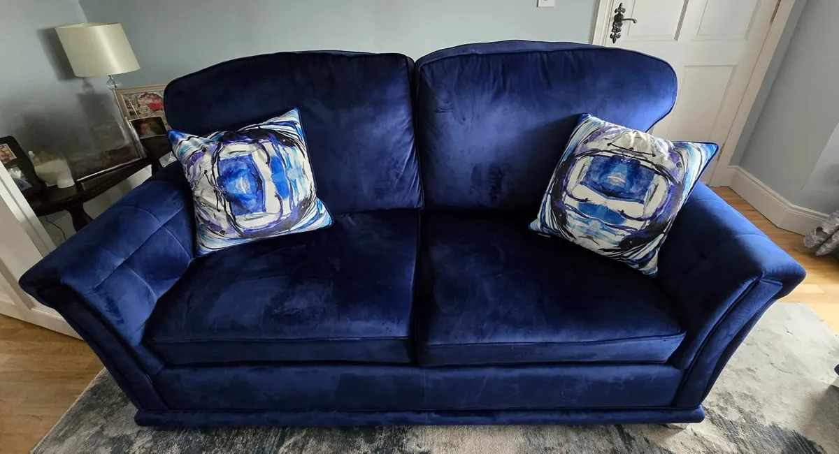 Suite of furniture - Image 1