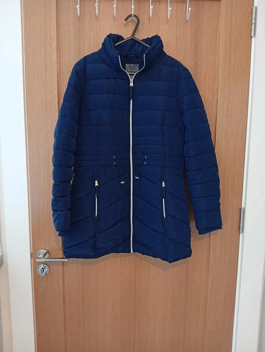 Womens Navy coat, small size 12, New condition - Image 1
