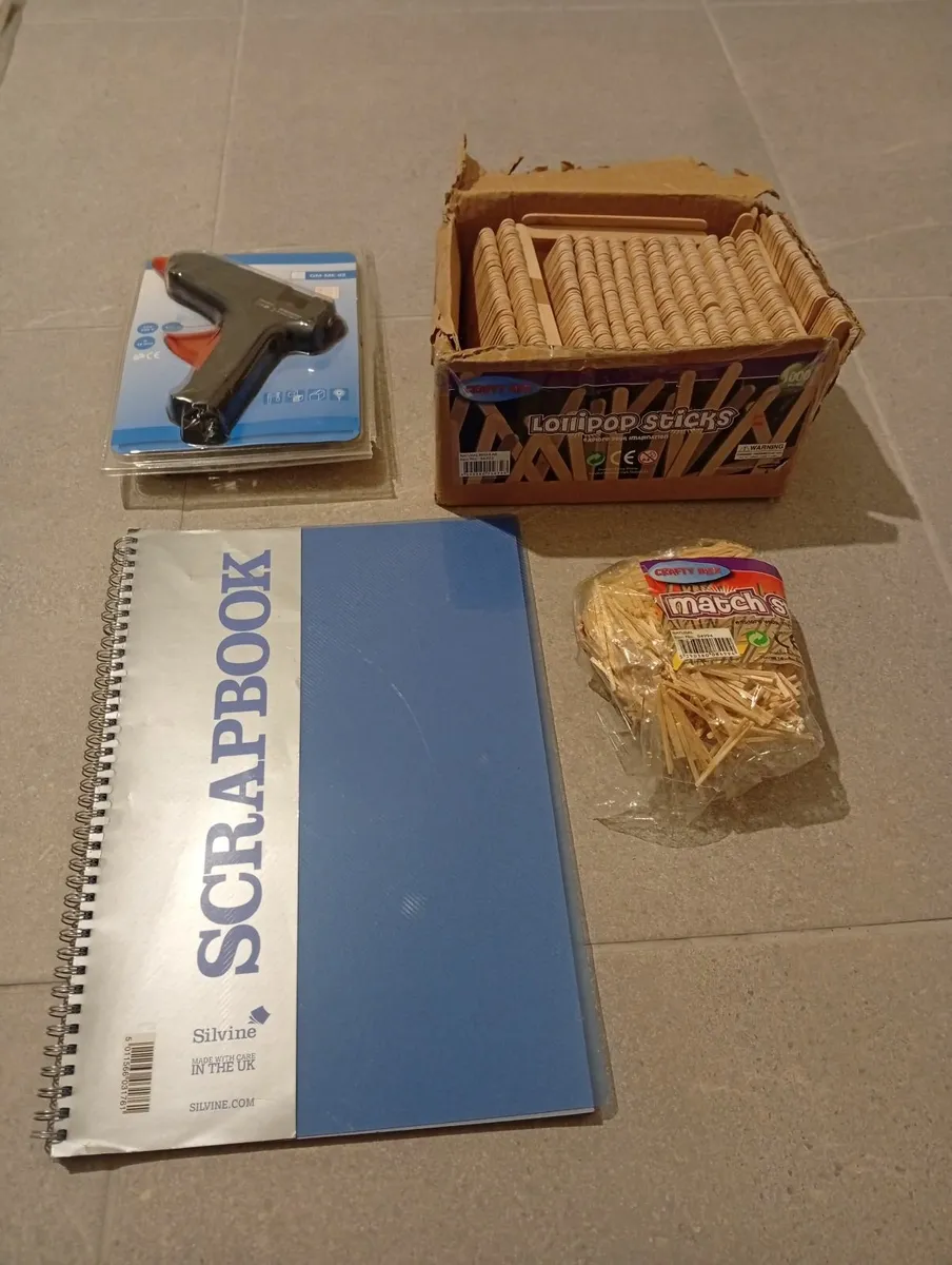 Arts and crafts supplies