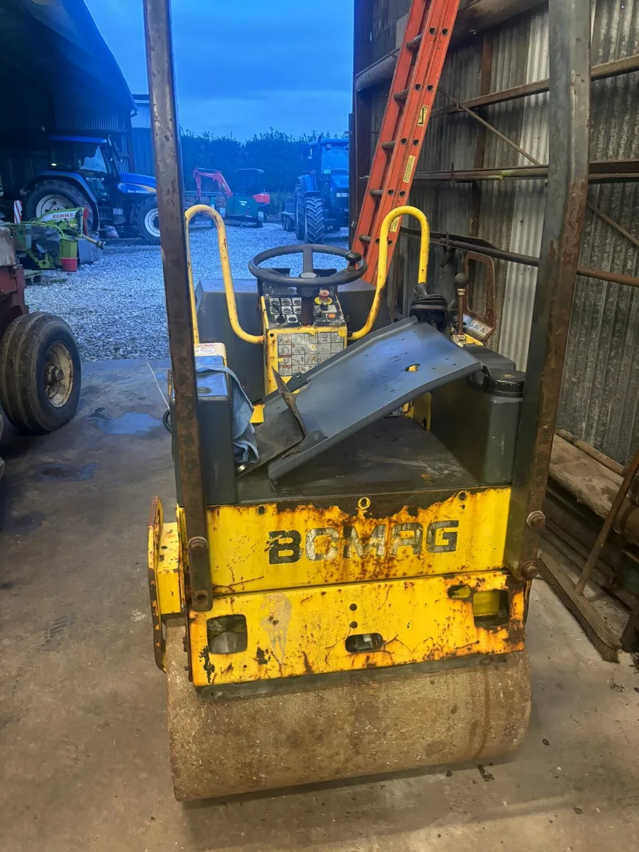2 TONNE BOMAG ROLLER - Image 2