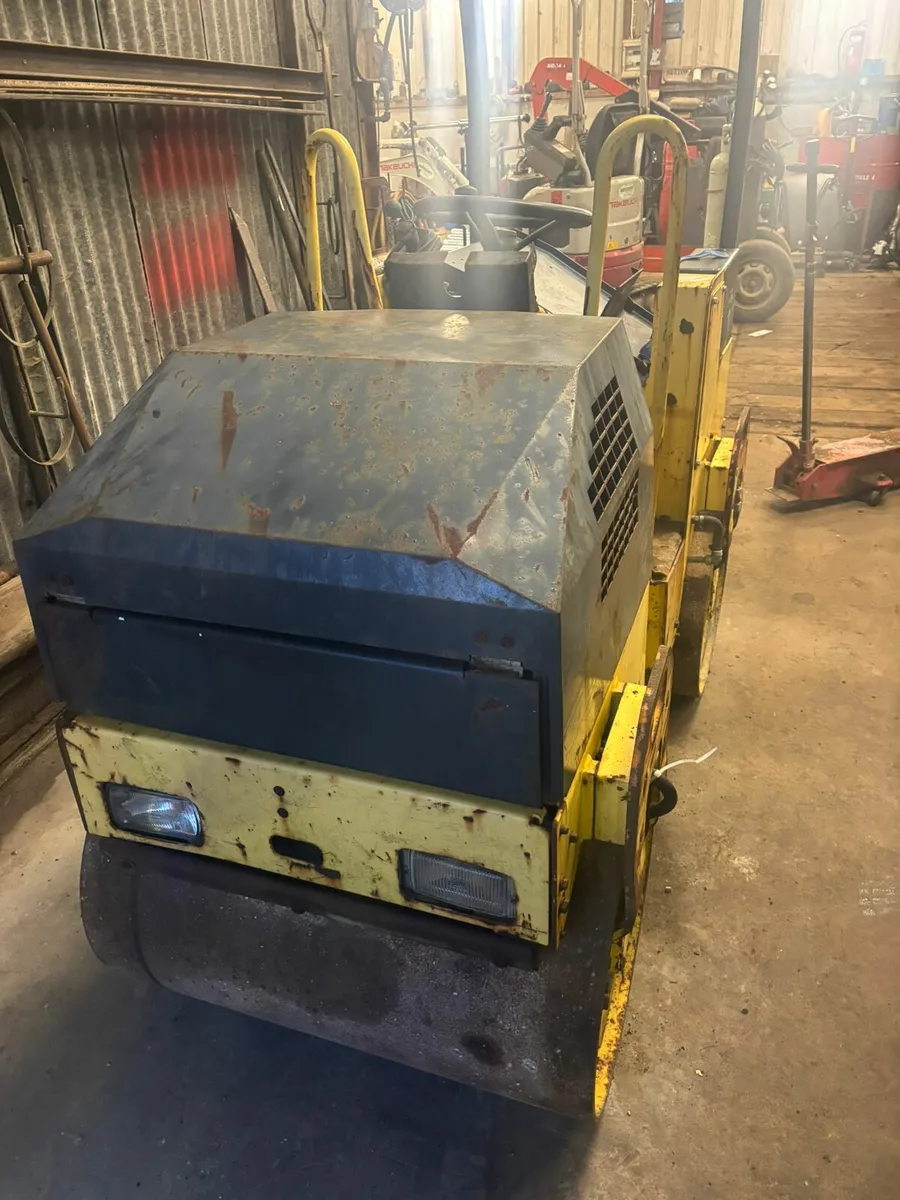 2 TONNE BOMAG ROLLER - Image 3