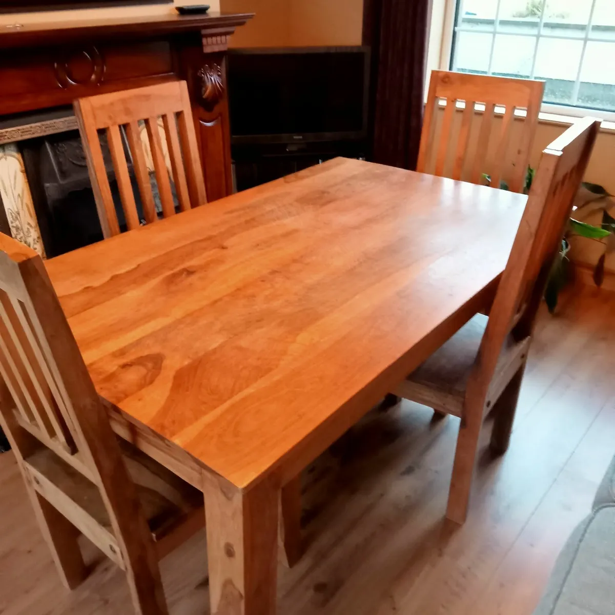 Couch plus dining room table and ,4chairs - Image 4