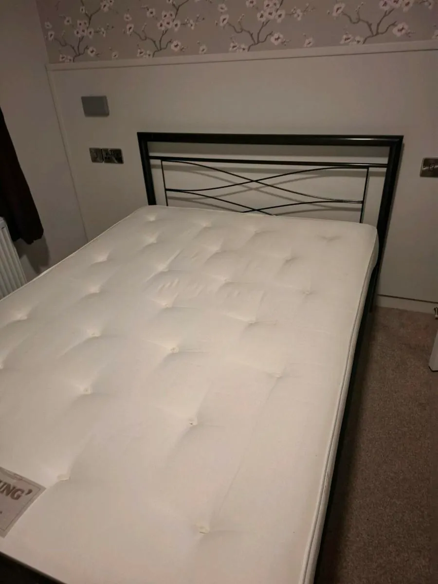 Bedroom set - Image 1