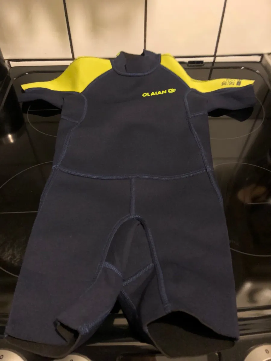 Boys new wetsuit age 4 €10 - Image 1