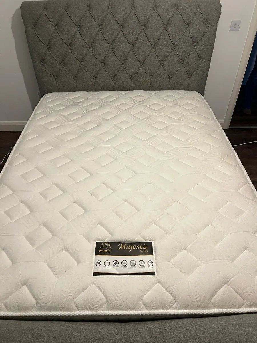 5ft Shelbourne bed and mattress - Image 1