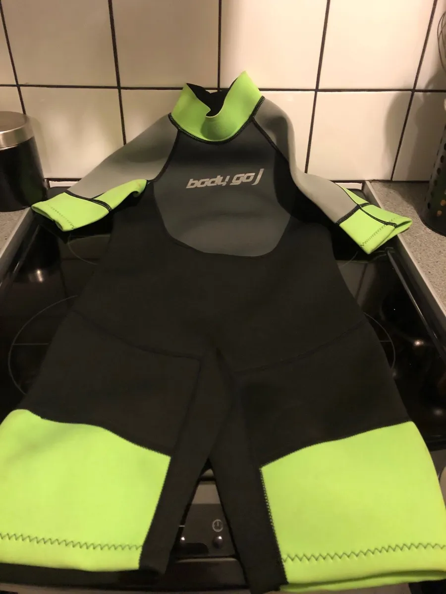 Boys wetsuit age 10 €10 - Image 4