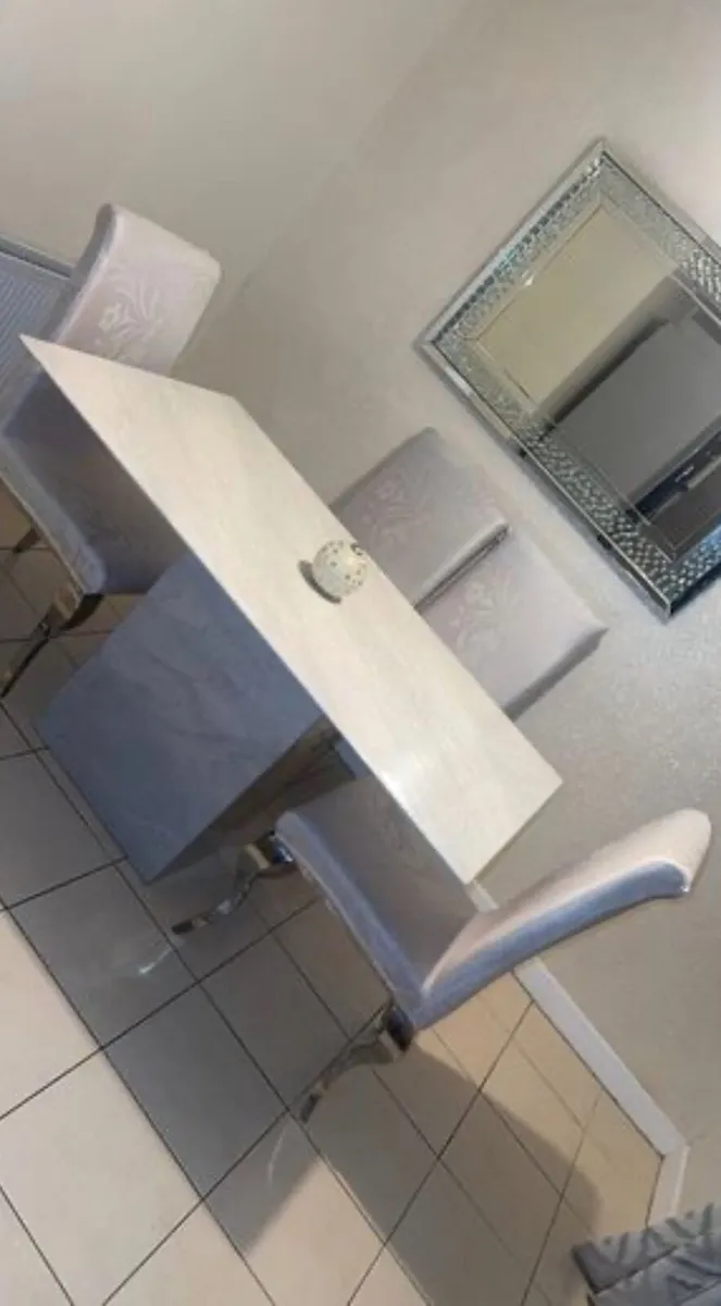 Marble table and 4 chairs - Image 1