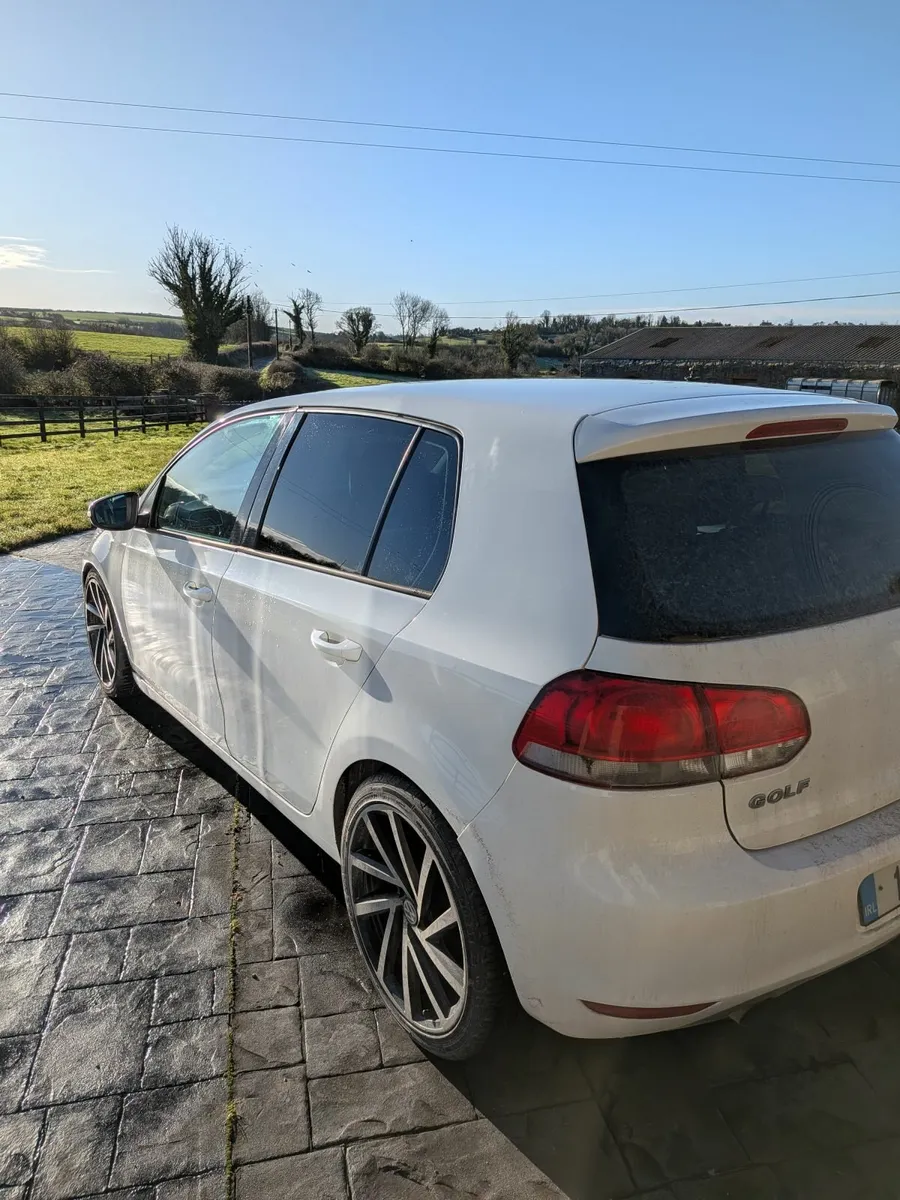 Volkswagen Golf 2011 - Image 1