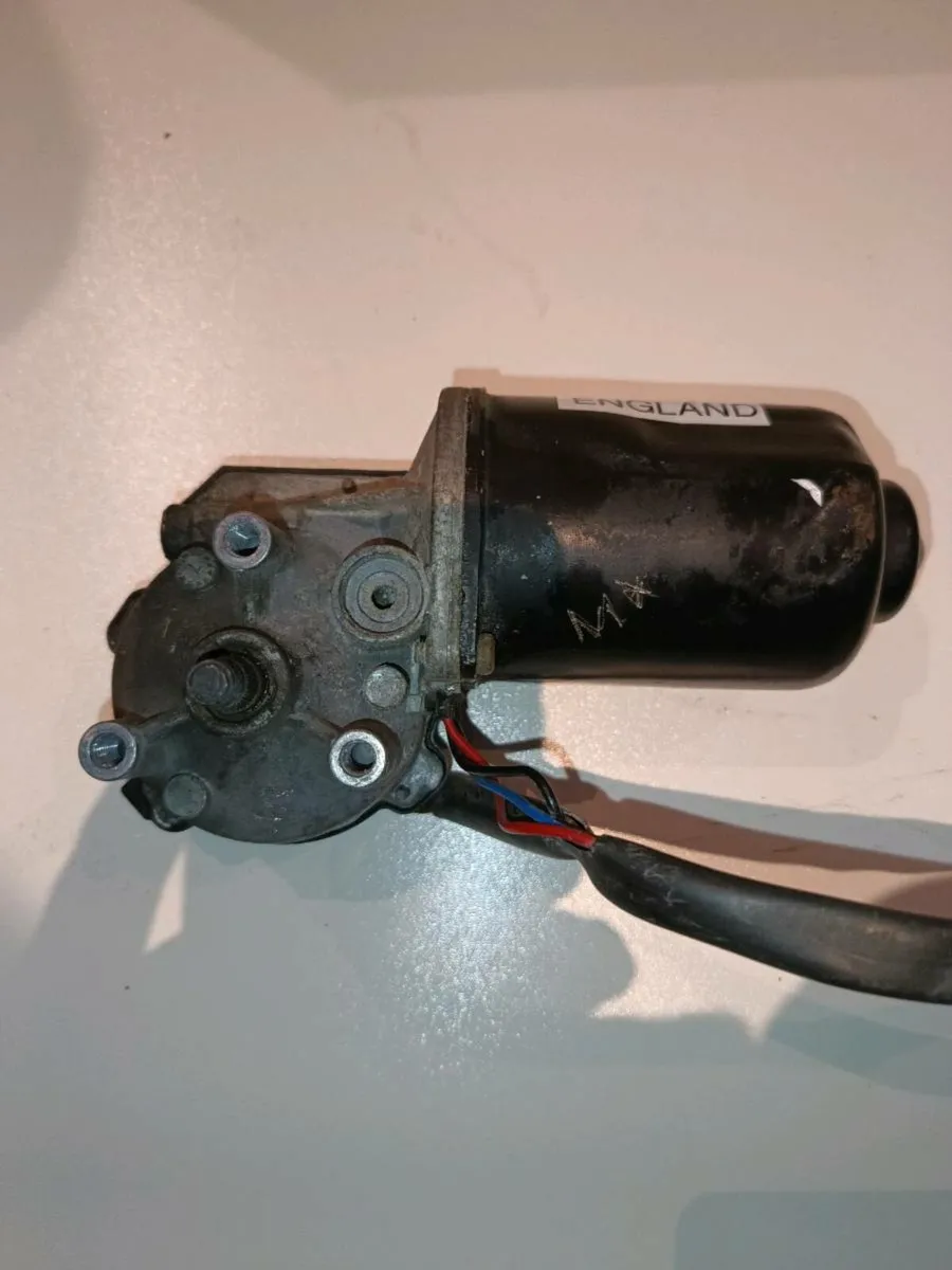 Toyota Carina E Wiper Motor. ( LHD) - Image 1
