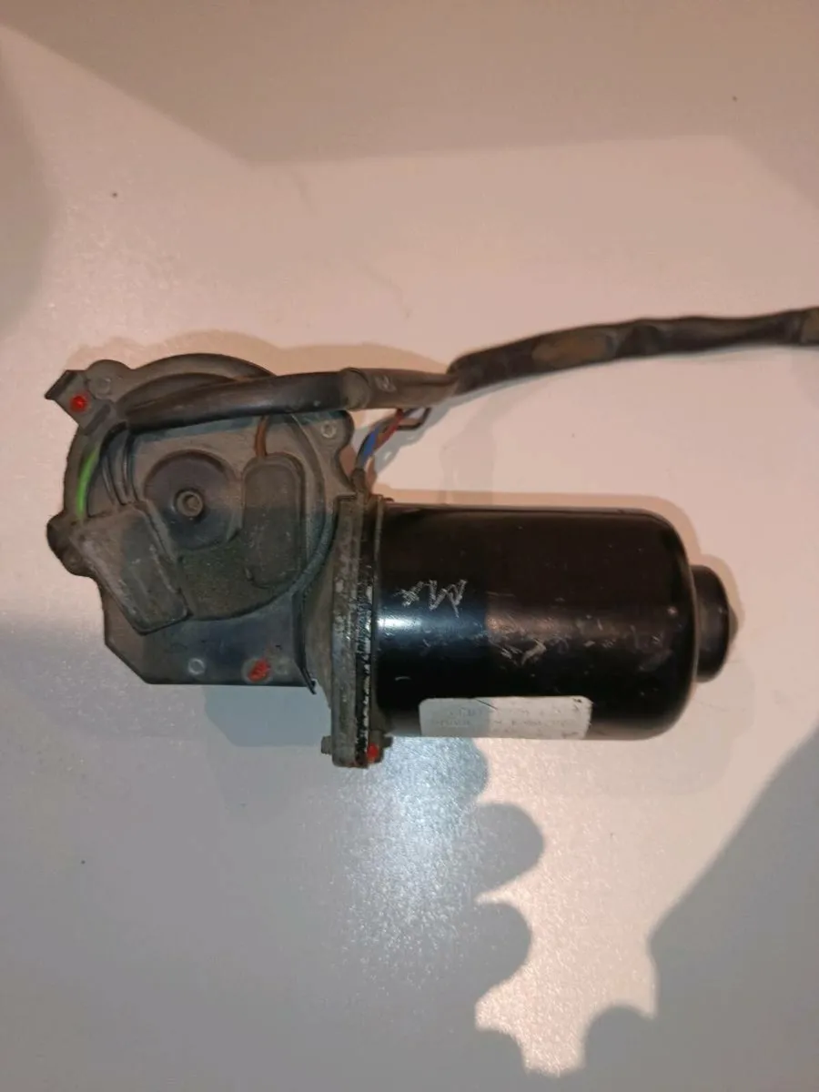 Toyota Carina E Wiper Motor. ( LHD) - Image 2
