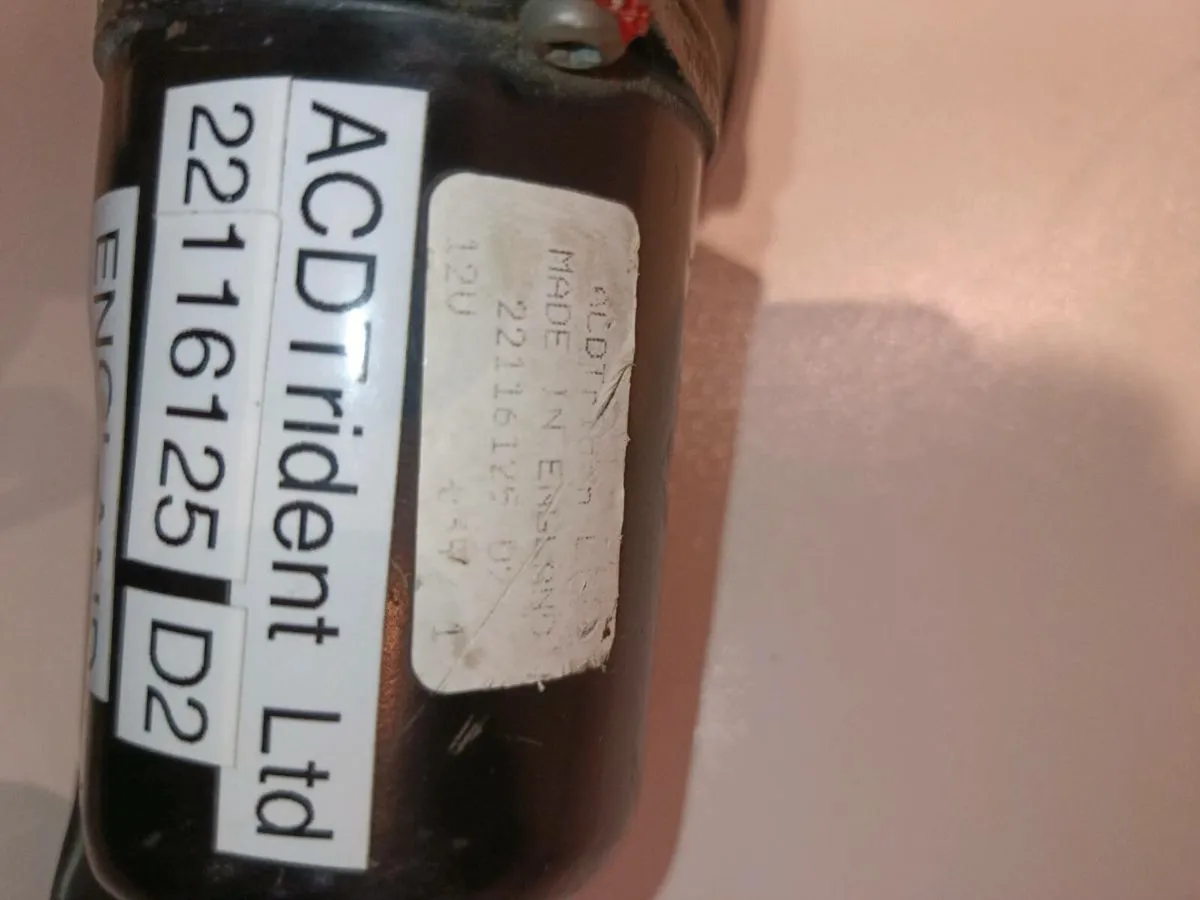 Toyota Carina E Wiper Motor. ( LHD) - Image 4