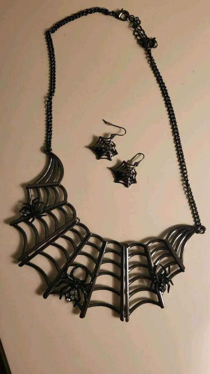 Gothic style Cobweb necklace & earring set - Image 1