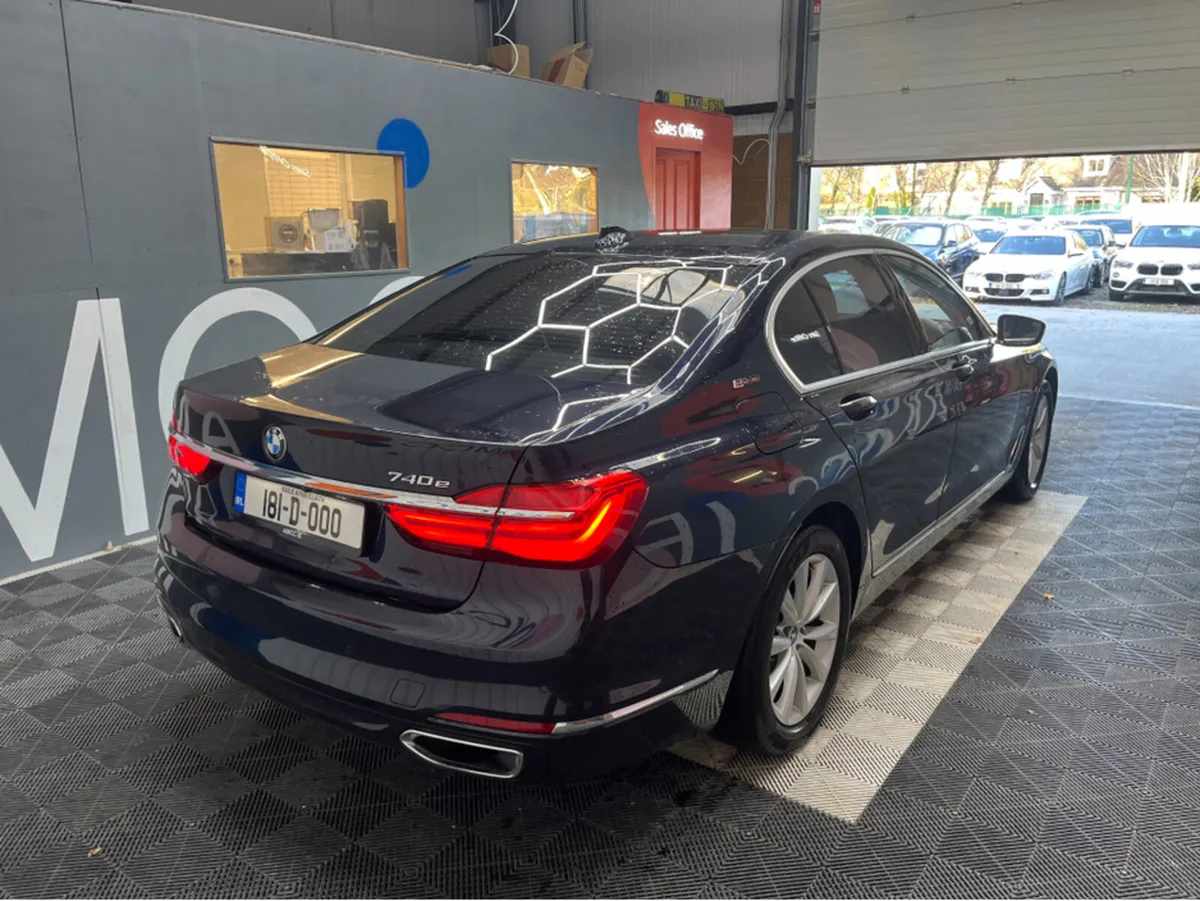 BMW 7-Series 2018 BMW 7 SERIES 2.0L HYBRID / ADAPT - Image 2