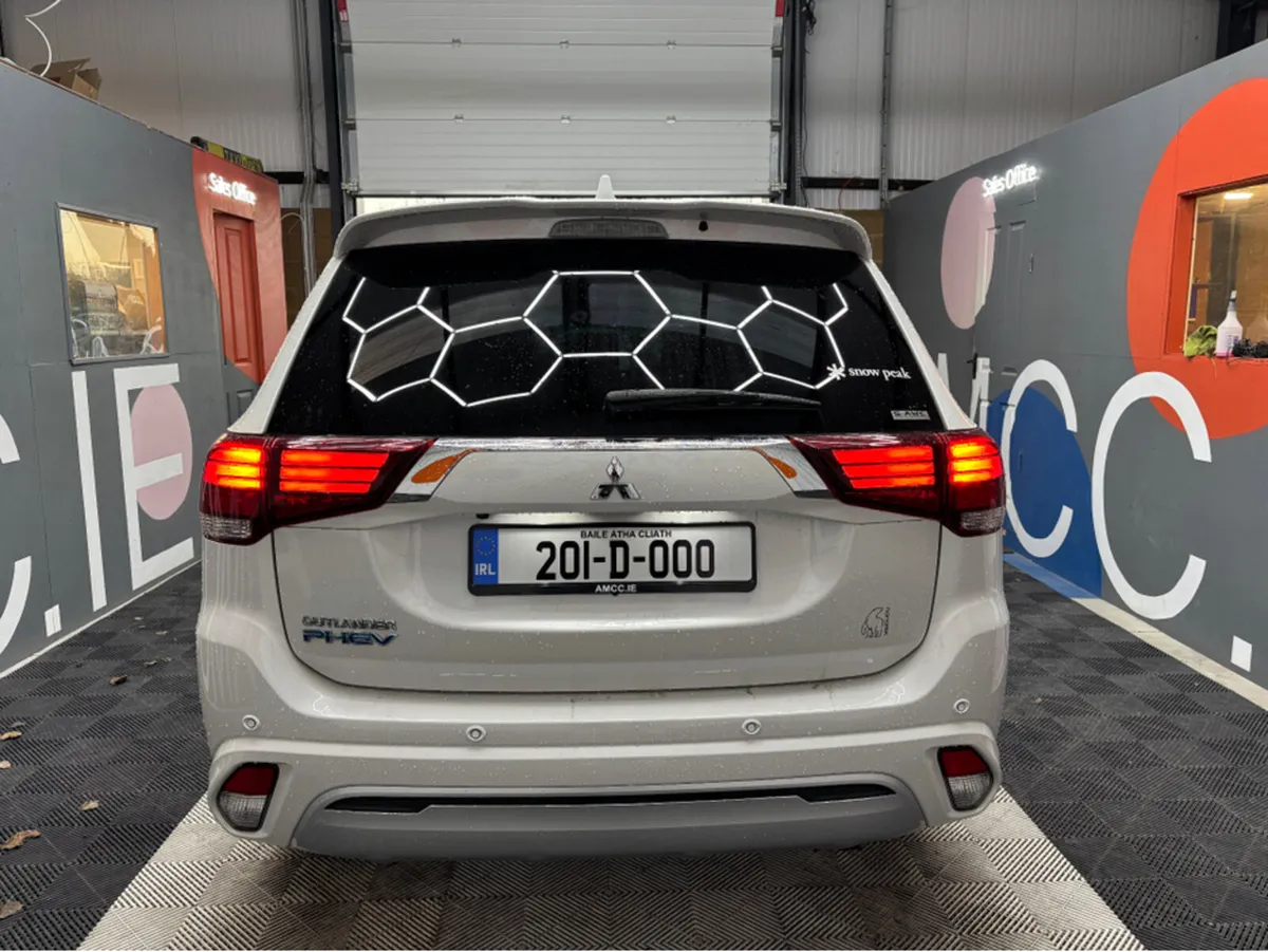 Mitsubishi Outlander Plug-in Hybrid - Heated Seats - Image 3