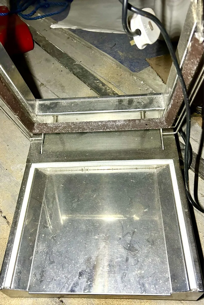 Fish / meat pouch heat sealing machine - Image 3