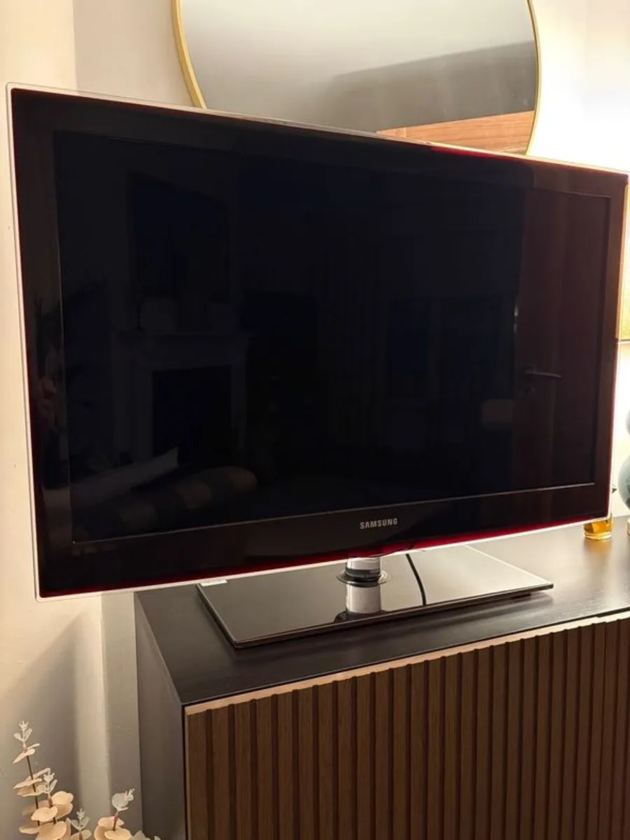 TV for sale - Image 2