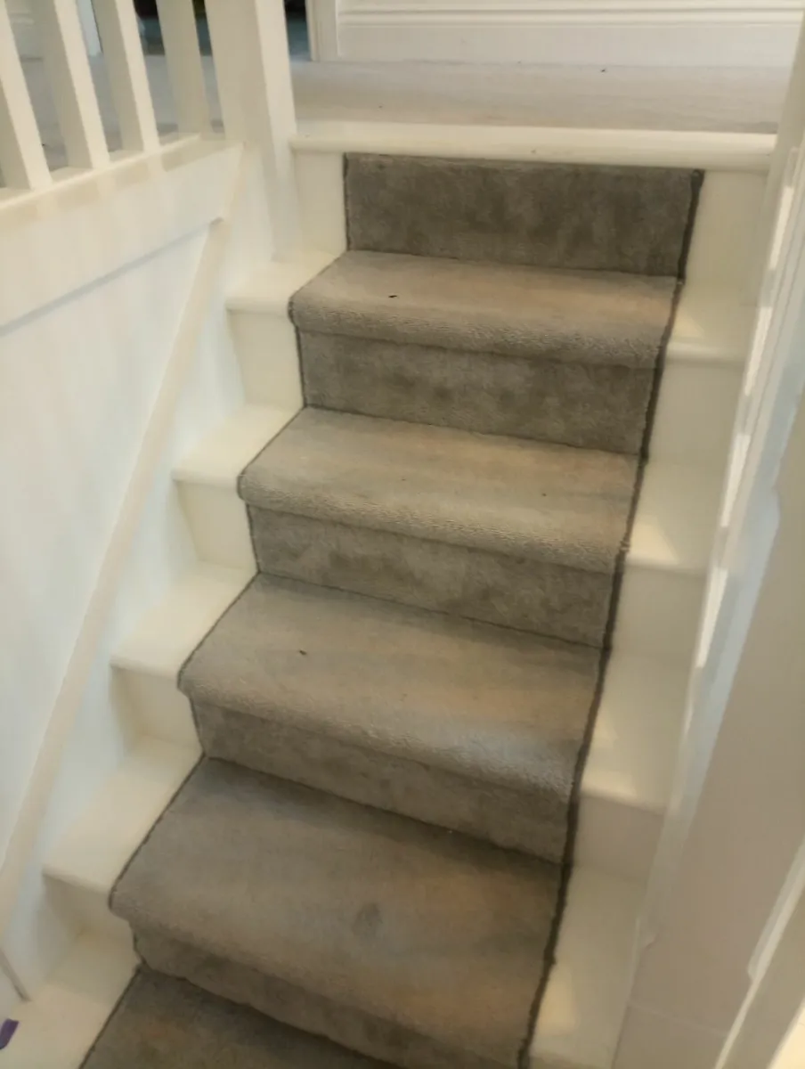 Grey stair runner 14 steps - Image 2