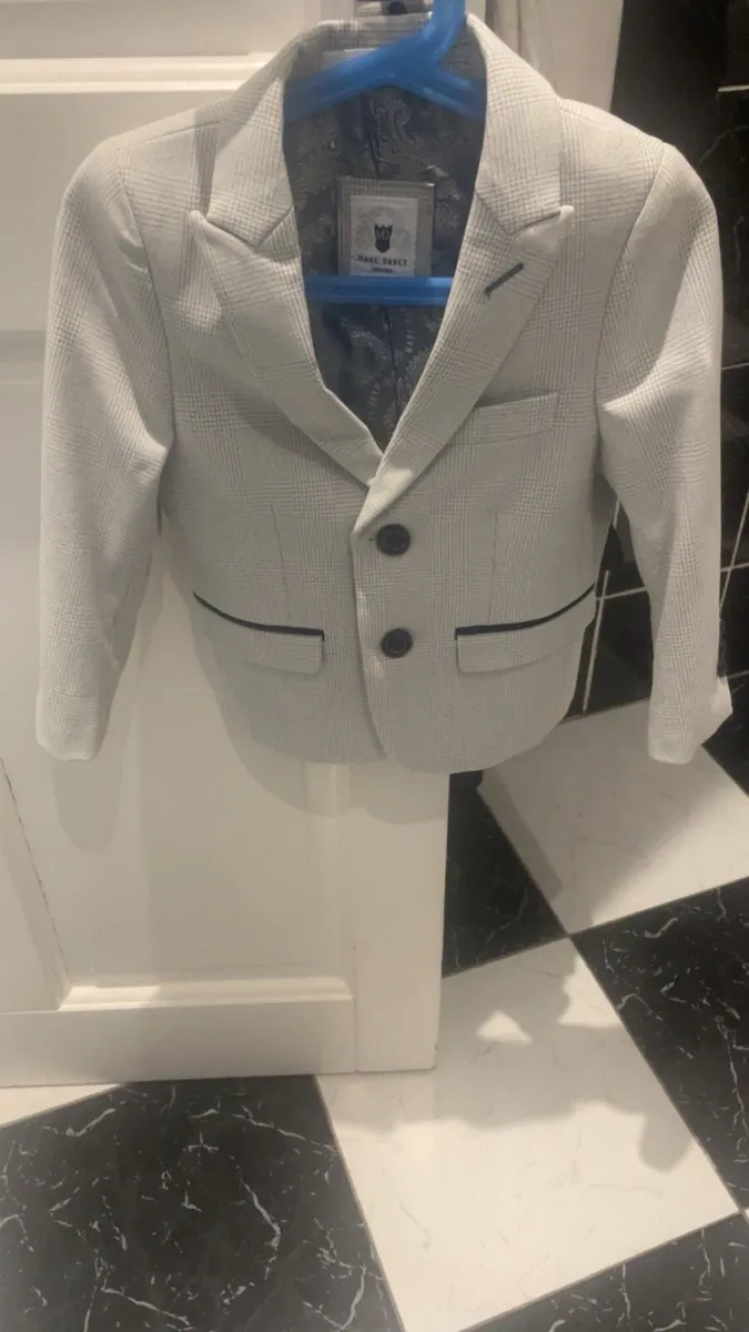 Boys suit - Image 4