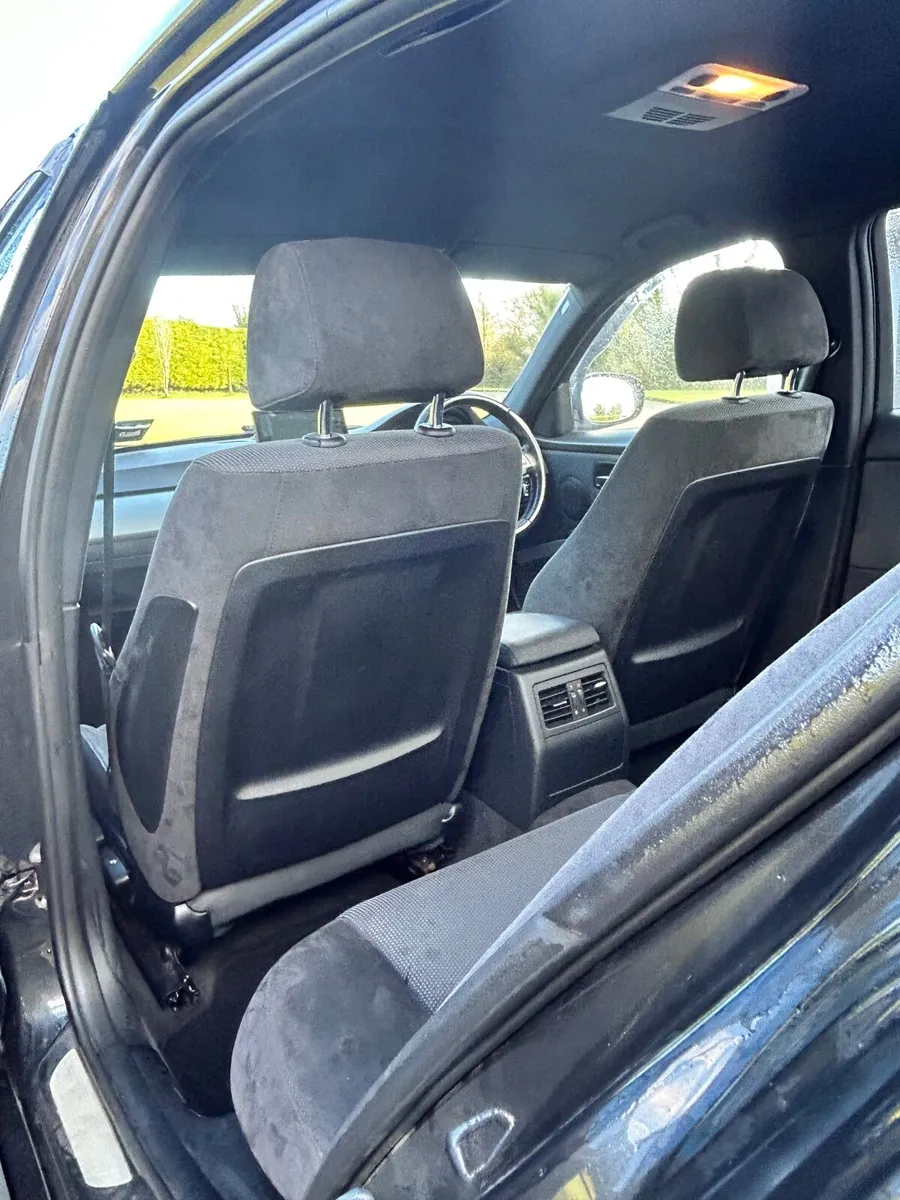 BMW 3-Series 2010 - Image 3