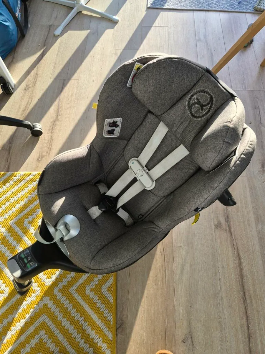 Cybex Sirona Z Carseat PLUS i-size 360 base - Image 3