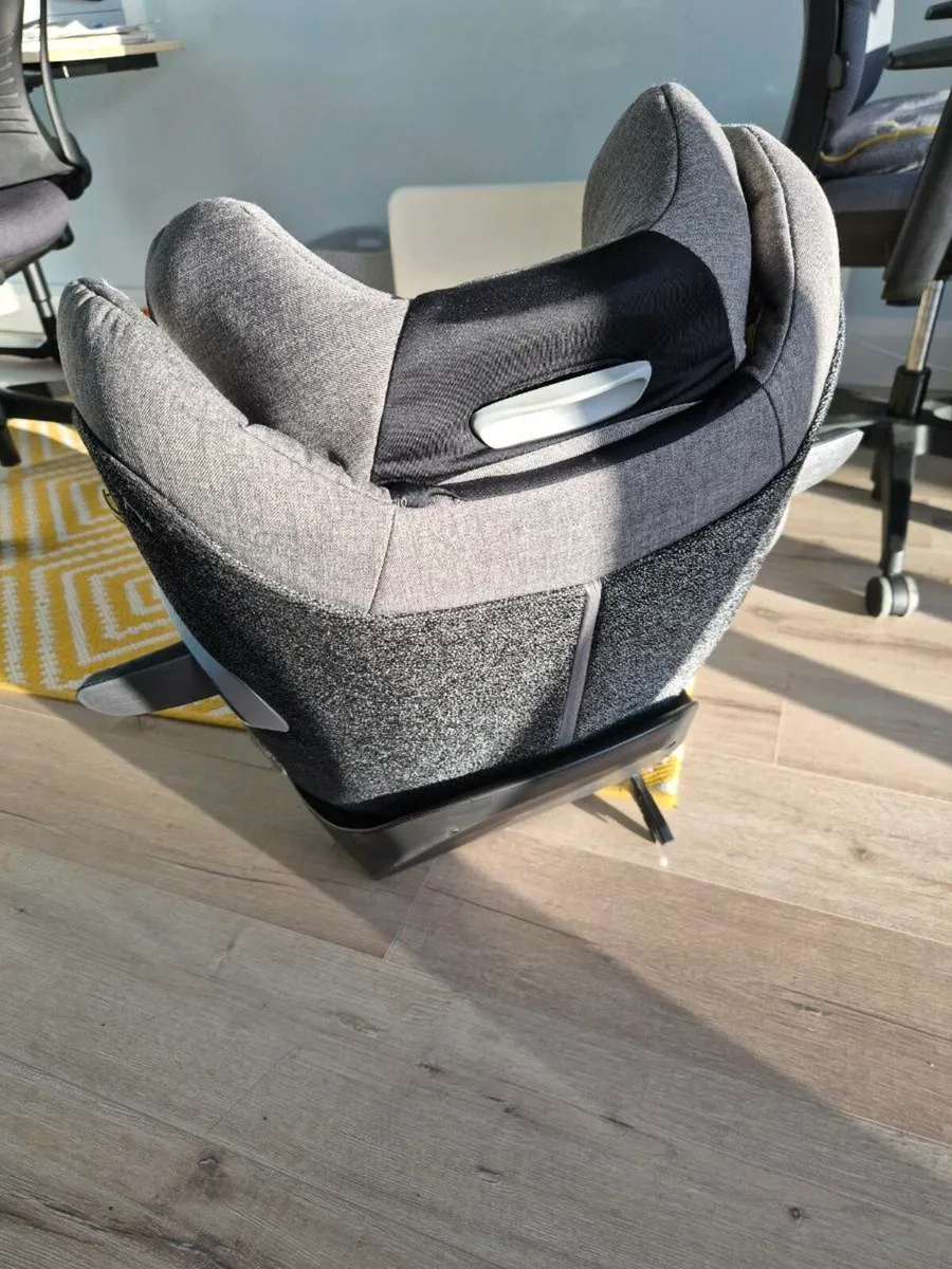 Cybex Sirona Z Carseat PLUS i-size 360 base - Image 4