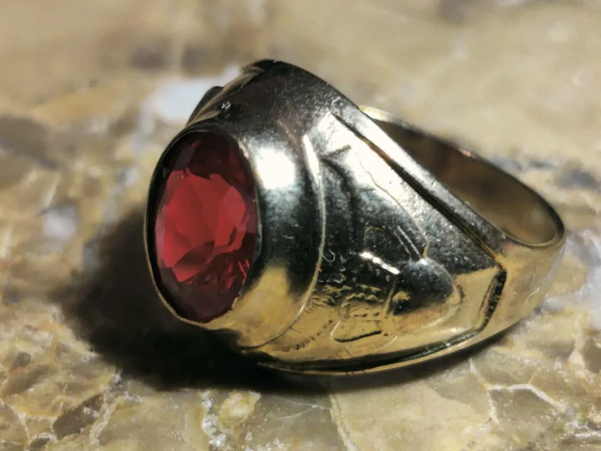 GARNET CELTIC COLLEGE, 9CT Gold 6.06g Huge Ring ! - Image 3